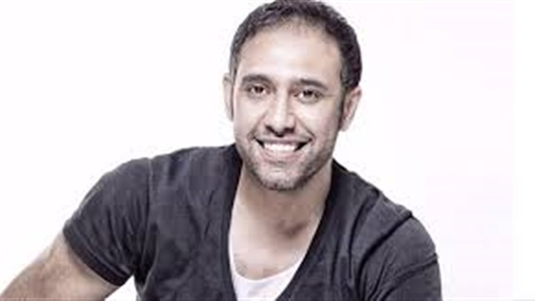 عمرو مصطفى:حذرت الهضبة من الشركات النكرة