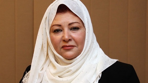 «عفاف شعيب» حائرة بين ثلاث اعمال فنية