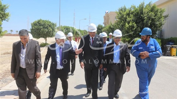 بالصور.. محافظ السويس يتفقد شركة الشرقيون للبتروكيماويات