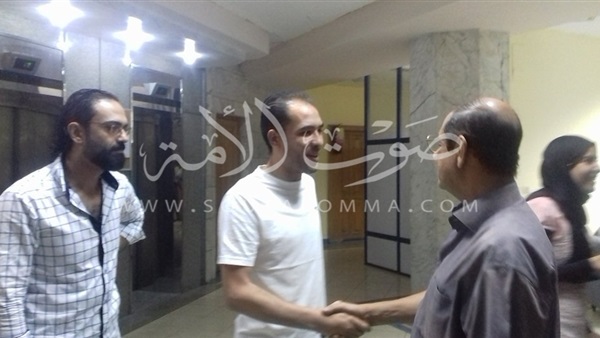 بالصور.. لحظة وصول مالك عدلي إلى مؤتمر لجنة الحريات بالصحفيين 