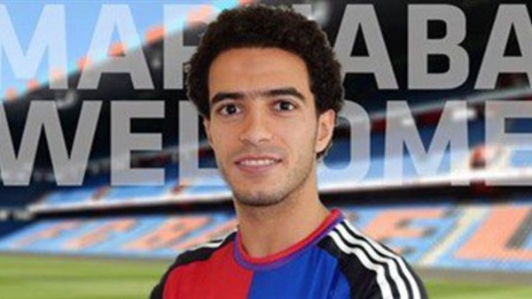 بالصور.. عمر جابر يشارك طفل الإحتفال بعيد ميلاده.. ويهدي له قميصه