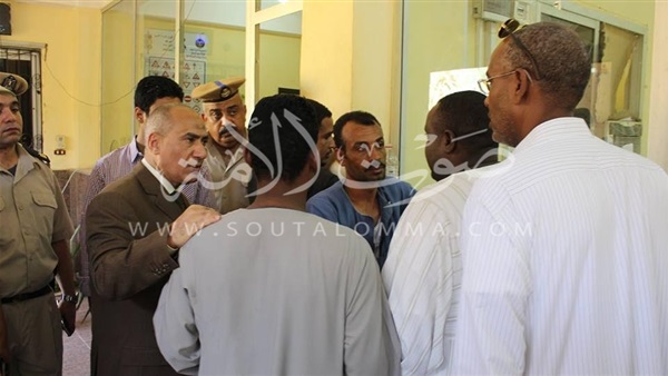 بالصور.. مدير أمن أسوان يفاجىء مرور نصر النوبة بزياته