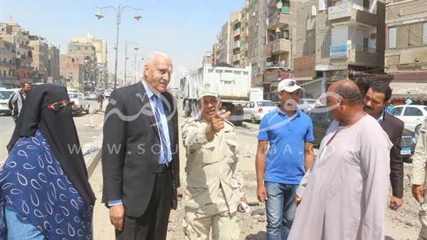 بالصور.. محافظ السويس يتابع أعمال رصف شارعي الجيش و23 يوليو