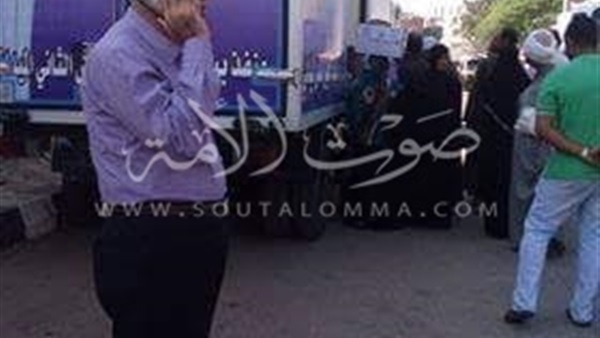 بالصور.. الجيش يدفع بسيارة مواد غذائية لمحدودى الدخل بالشرقية