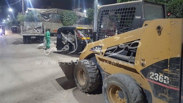 بالصور.. رفع 100 طن مخلفات وتجميل ميدان الشهداء بالمنيا  