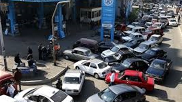 بالصور.. أزمة البنزين تضرب الفيوم 