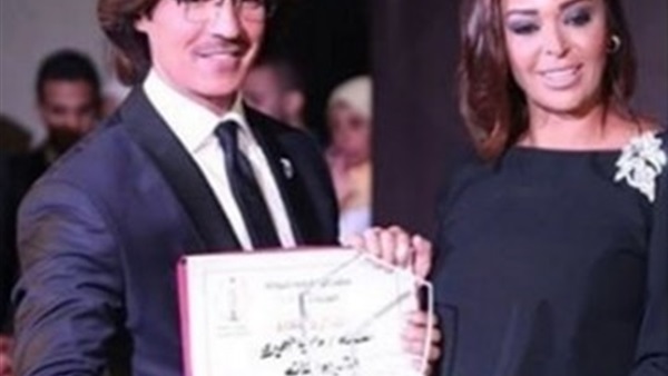 «داليا البحيري» تحصل علي لقب أشيك ممثلة