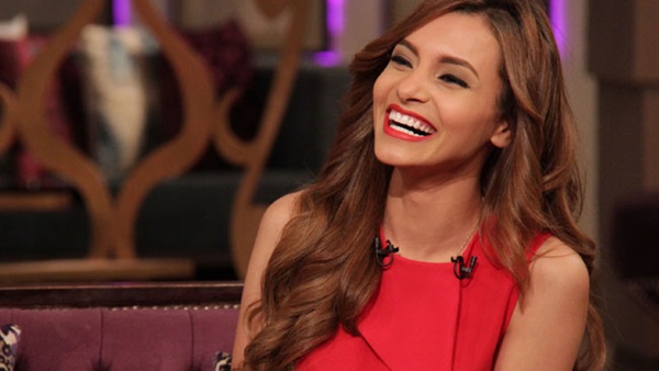 بالصورة..«كارمن سليمان» تحتفل بتخرجها