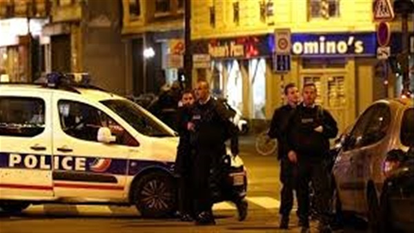 اعتقال شخصين بعد العثور على سيارة بها قنابل غاز في باريس