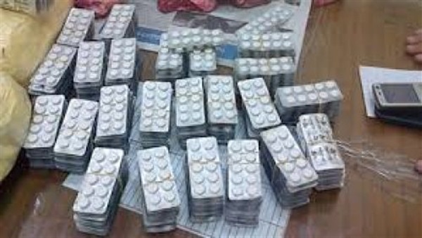 ضبط عاطلين بحوزتهما 10 آلاف قرص مخدر بسوهاج