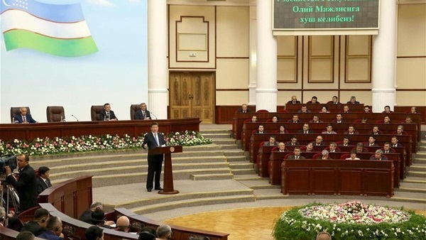 البرلمان الأوزبكي يُعيِّن رئيس الحكومة شوكت ميرضيايف رئيسًا مؤقتا للبلاد