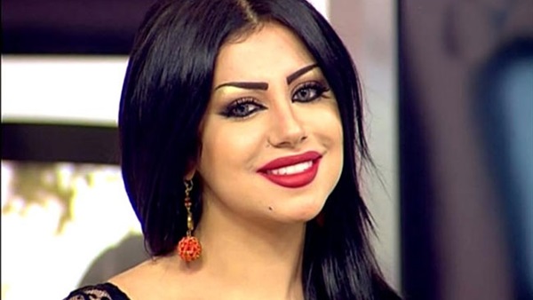 مذيع يتجاهل زوج حليمة بولند ويطلب يدها للزواج 