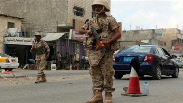 عدن تقبض على 3 إرهابيين بحوزتهم قذائف دبابات وألغام مضادة للأفراد عدن تقبض على 3 إرهابيين بحوزتهم قذائف دبابات وألغام مضادة للأفراد