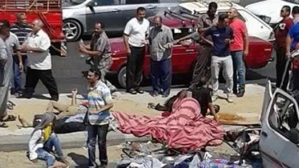 بالصور.. السياح يردون على هجمة الغرب على مصر