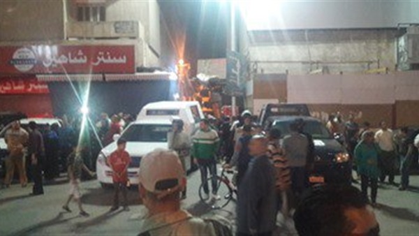 اشتباكات بين أهالى المساجين والأمن أمام قسم السلام ثان 