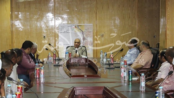 بالصور.. مديرالأمن يجتمع بكبار تجار أسوان