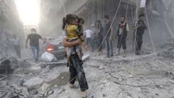 24 قتيلا في غارات جوية على مدينة إدلب السورية 
