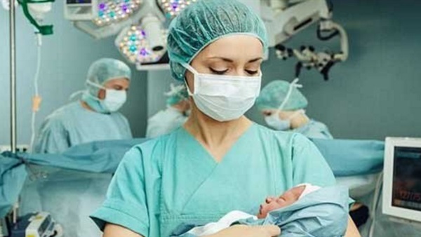 دراسة: الولادة القيصرية تعرض الأطفال للبدانة 