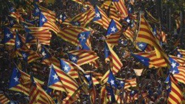 الإنفصاليون الكاتالونيون يتظاهرون ببرشلونة لدعم الإنفصال عن إسبانيا