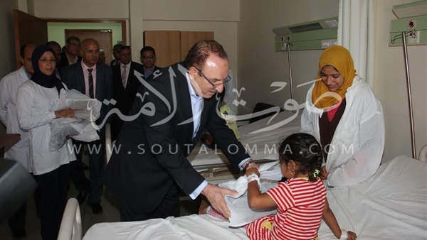 بالصور.. محافظ بني سويف يحتفل مع الأيتام والمرضى بعيد الأضحي