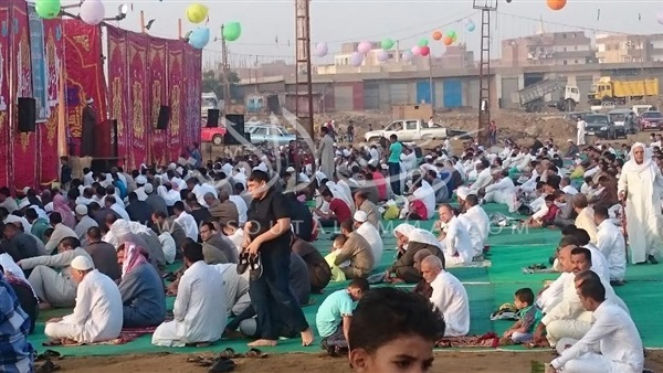 بالصور.. مصر تحتفل بـ«عيد الأضحى».. تزاحم على الحدائق والمتنزهات.. ذبح الأضاحي عقب الصلاة.. الأمن يكثف من تواجده.. المسئولون يشاركون الأطفال الأيتام احتفالهم.. وغرفة عمليات لتلقي بلاغات المواطنين