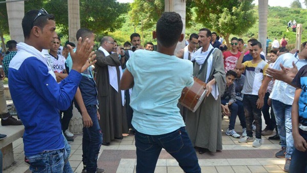 بالفيديو والصور.. «الرقص البلدي» أبرز مظاهر الاحتفال بحديقة الازهر