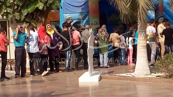 بالصور.. إقبال المواطنين على برج القاهرة ثاني أيام العيد