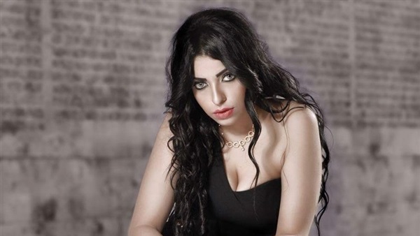 بالصور.. سكينة المغربية تنتهى من أولى كليبتها الغنائية