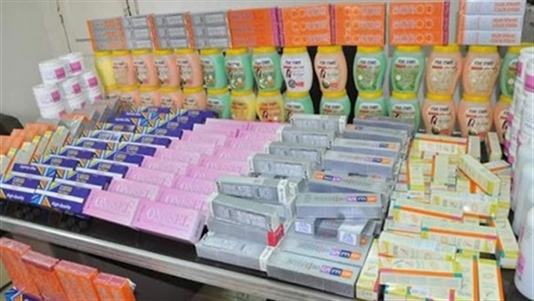 ضبط مستحضرات تجميل مجهولة المصدر فى محل بباب الشعرية