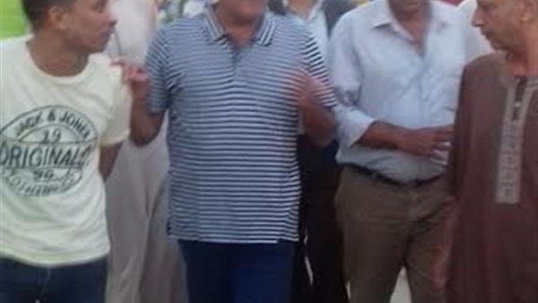 بالصور.. محافظ السويس في جولة تفقدية بمنطقة الهويس 