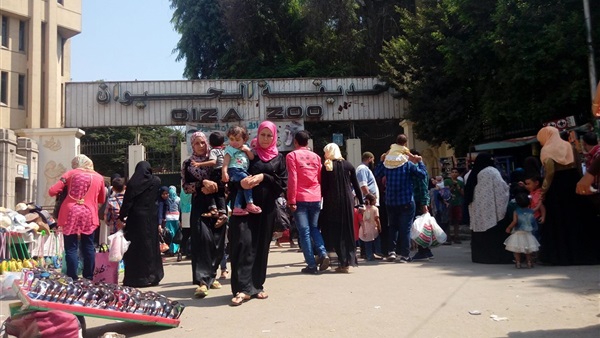 بالصور.. زحام شديد على حديقة الحيوان رابع أيام العيد