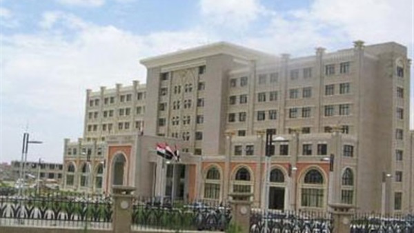 وزير الخارجية اليمني يطالب إيران بوقف التدخل في شئون بلاده