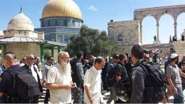 مستوطنون يقتحمون المسجد الأقصى وسط حراسة مشددة من قوات الاحتلال