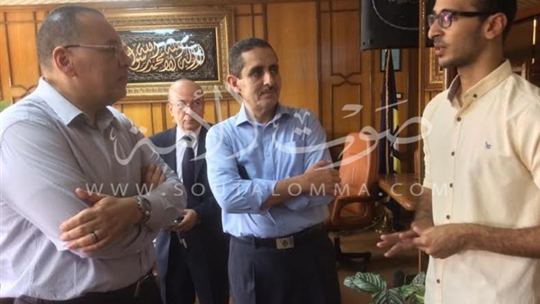 بالصور.. رئيس جامعة القناة يستقبل الفريق الفائز بجائزة الطاقة