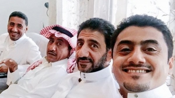 شاهد.. «سيلفى» لناصر القصبي مع اشقائه:«يخلق من الشبه أربعين»