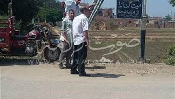 بالصور.. تركيب كشافات ليد بطريق «ميت كنانة» فى القليوبية