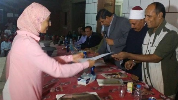 بالصور..للعام التاسع عشر..علماء الأزهر يكرمون حملة الماجستير والدكتوراة بشطورة سوهاج