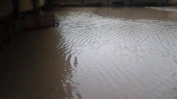 إلغاء الدراسة فى 68 مدرسة بالبحيرة لغرقها بمياه الأمطار