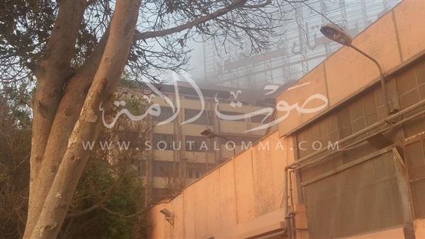 بالصور.. حريق هائل في مصنع كريستال بشبرا الخيمة