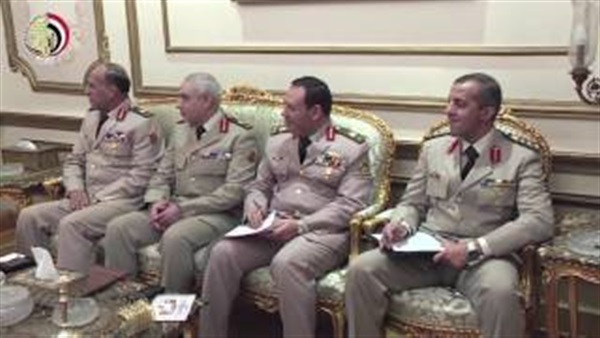 بالفيديو.. وزير الدفاع يستقبل نظيرة البريطاني