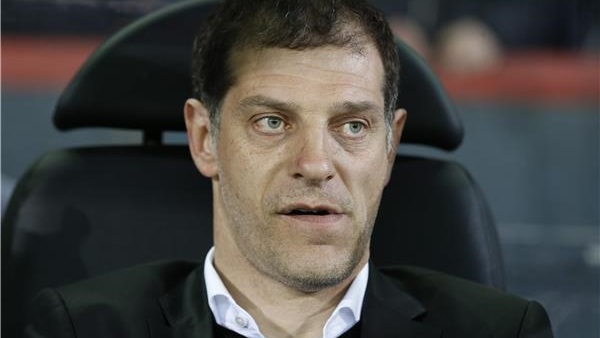 صحيفة إنجليزية : وست هام يقترب من إقالة مدرب فريقه بسبب سوء النتائج