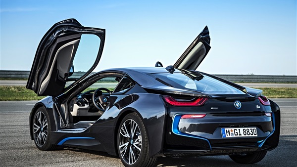 مليون جنيه جمارك سيارات «BMW i8» الوارد من الإمارات