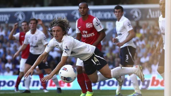 اليوم.. يواجه توتنام هوتسبر نظيره جيلينجهام في تمام التاسعة مساءً