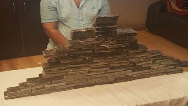 القبض على عاطل بحوزته 10 طرب حشيش بالجيزة