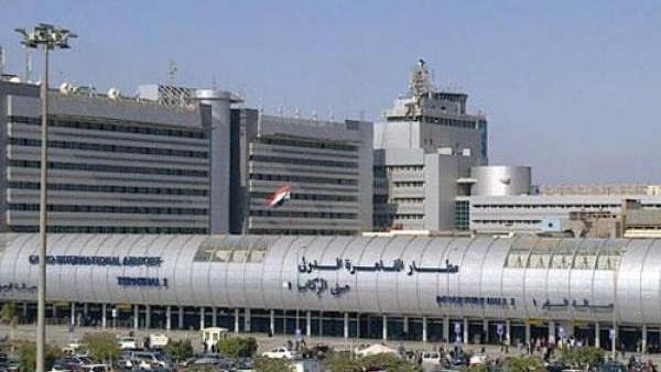 ضبط راكب مصري قادم من الصين يهرب 150 ساعة باهظة الثمن