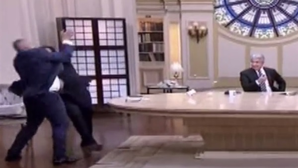 بالفيديو..  معركة جديدة بالأيدي بين «شوبير والطيب» على الهواء
