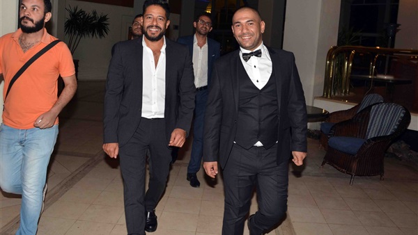 بالصور.. محمد حماقى وتامر حسنى يشعلان زفاف «أحمد ودينا» 