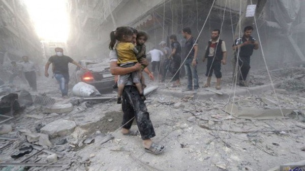 المرصد السوري: أكثر من 30 غارة تستهدف 15 حيا بحلب