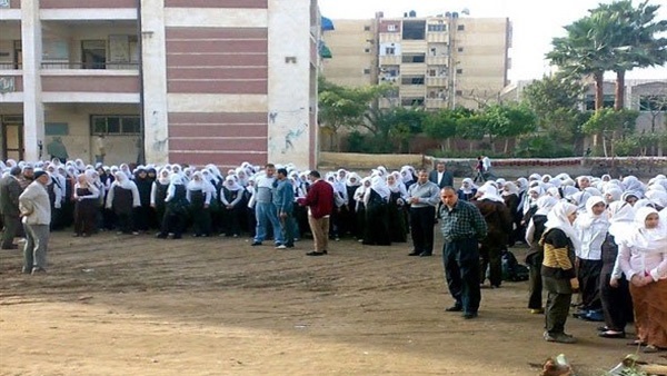 مدراس سوهاج تستقبل طلابها فى بداية العام الدراسى الجديد