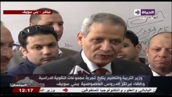 بالفيديو.. وزير التعليم يتابع تجربة مجموعات التقوية الدراسية 